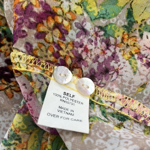 Figueroa & Flowers Sheer Floral Blouse - Picture 9 of 10